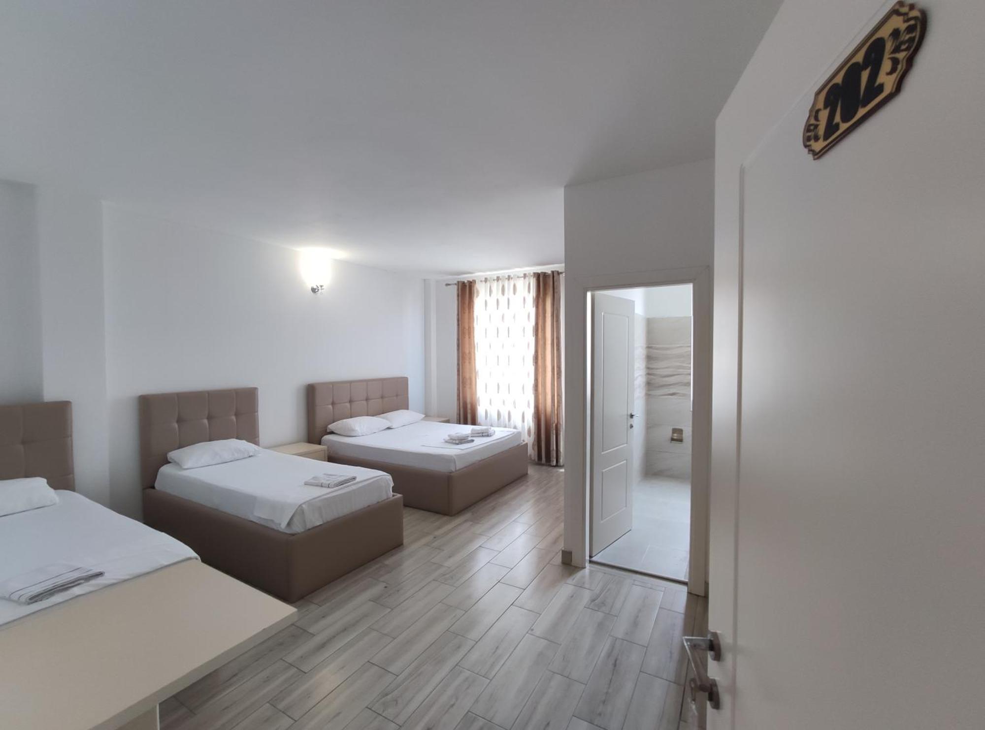 Hotel Restaurant Univers Shkoder Exterior photo