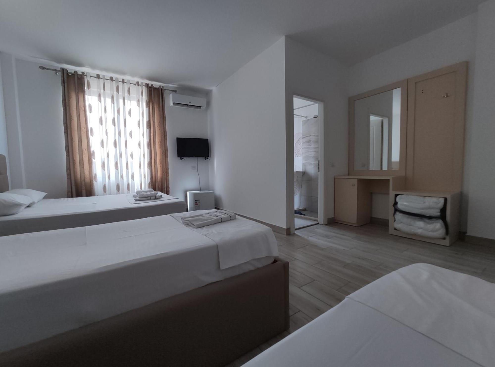 Hotel Restaurant Univers Shkoder Exterior photo