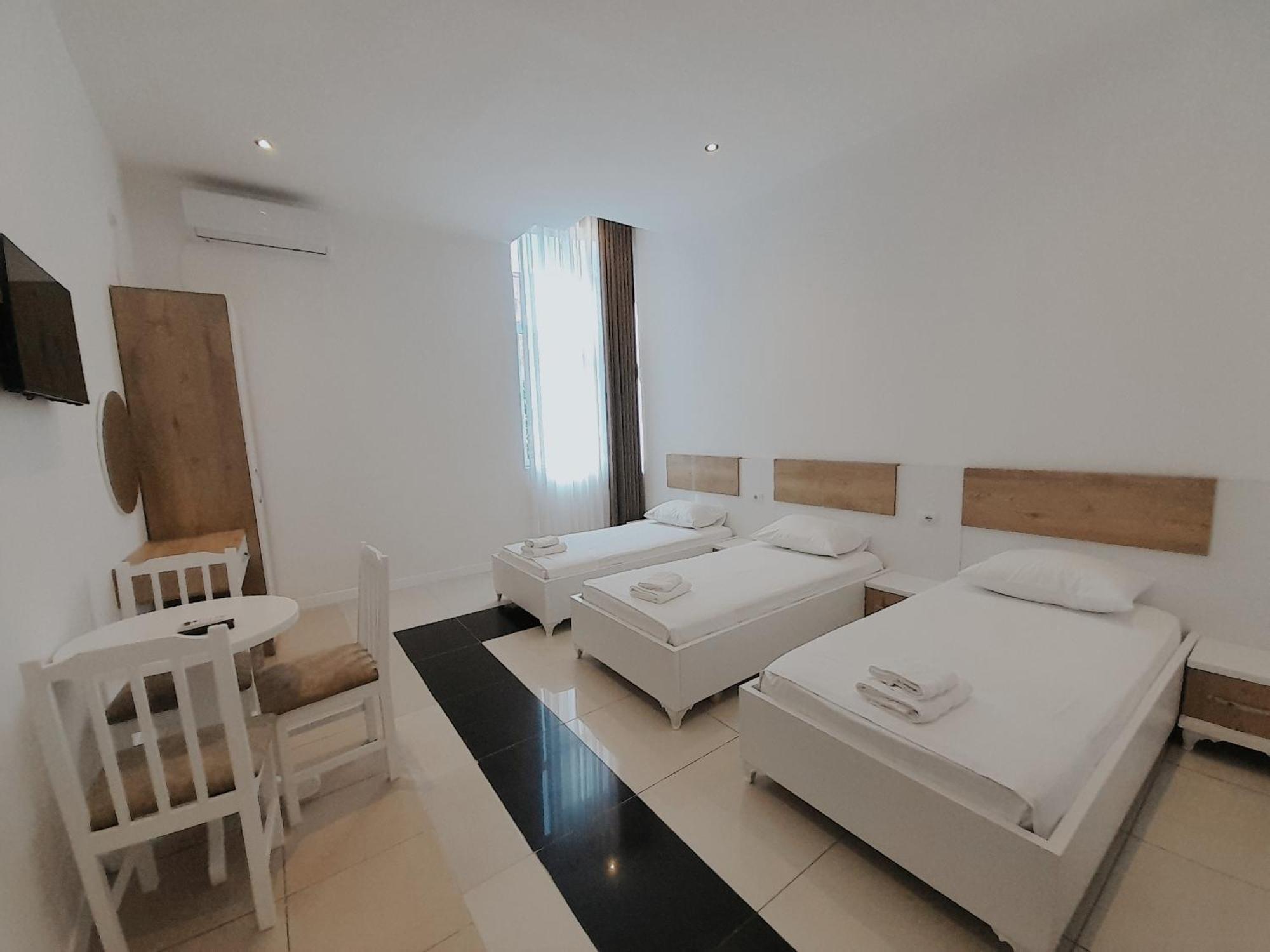 Hotel Restaurant Univers Shkoder Exterior photo