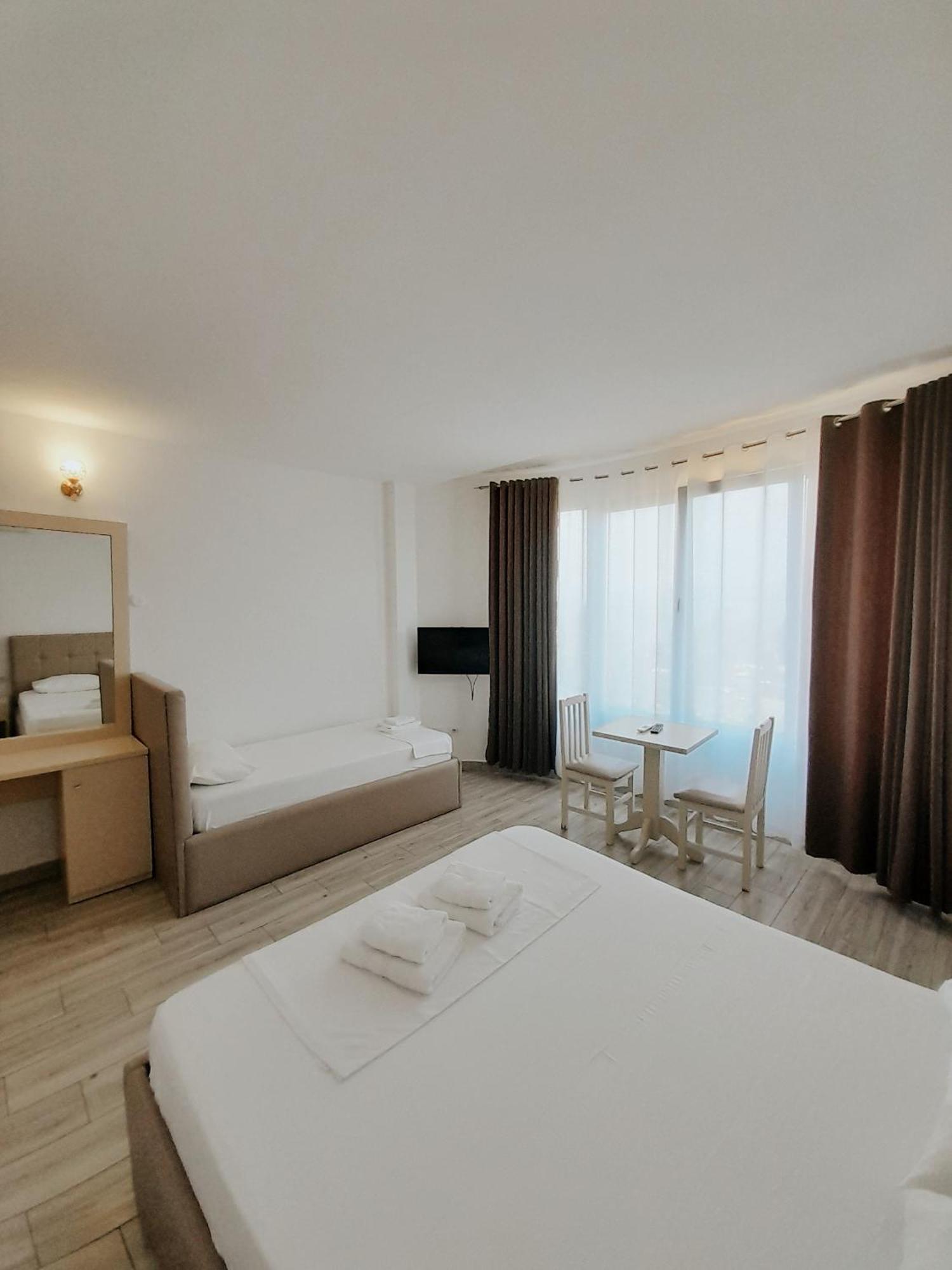 Hotel Restaurant Univers Shkoder Exterior photo